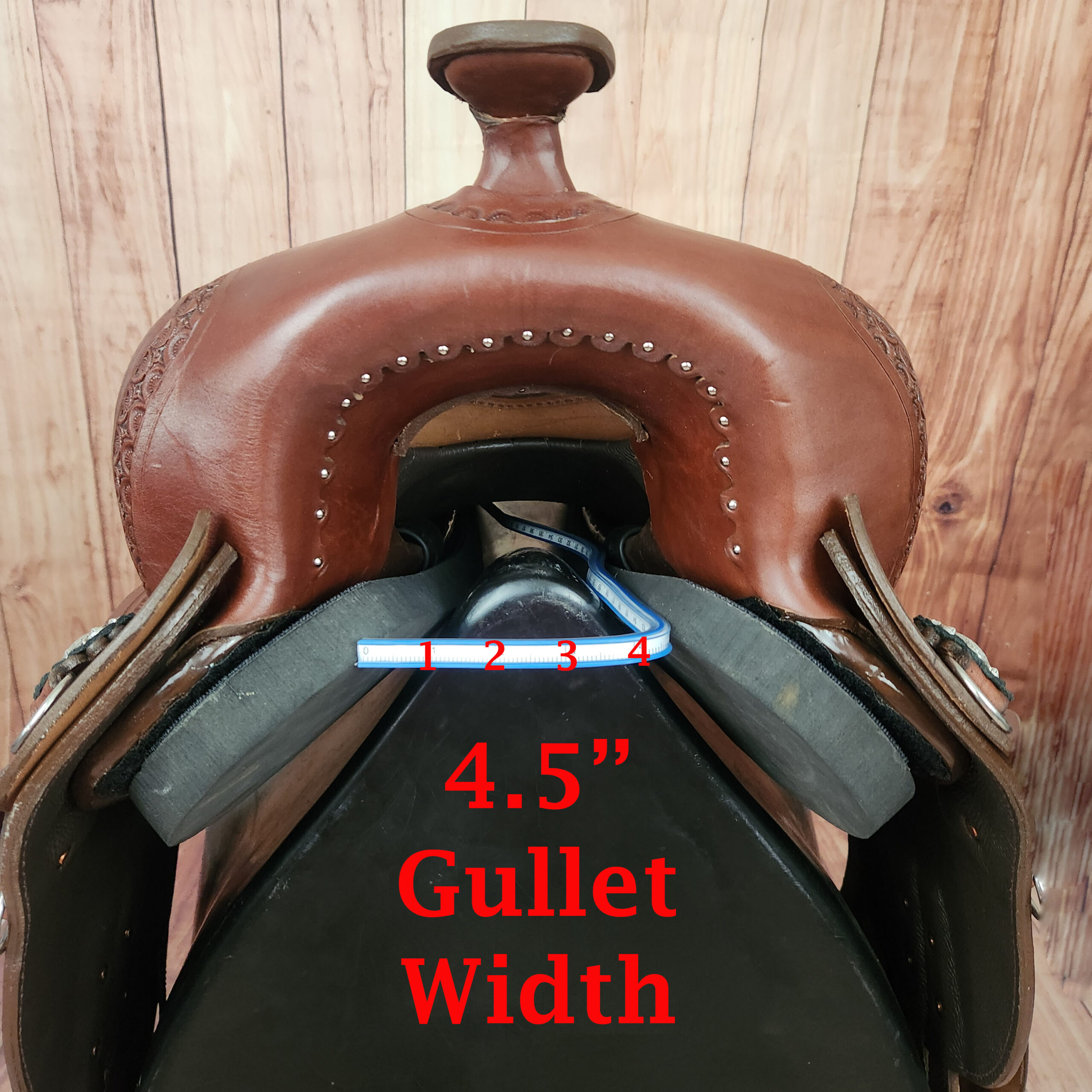 Underside of a TW Saddlery saddle demonstrating the narrow width adjustment with a 4.5-inch gullet using the patented Adjustable 3-D Fitting System.